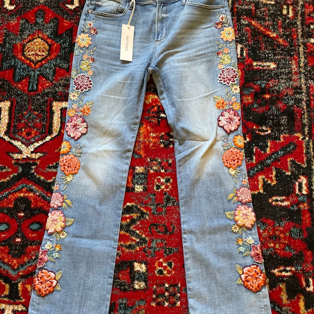 NWT Kelly Floral Embroidery Bootcut Jeans - Picture 4 of 6
